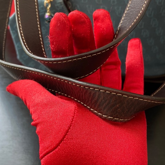 Dooney & Bourke, Vintage shoulder bag & coin purse set. GUC - Picture 6 of 7